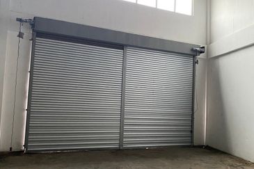 Kulai / Kawasan Perindustrian Timur / Jalan Timur / 1.5 Storey Terrace Factory - Corner Unit