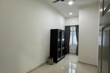 SKUDAI / BANDAR PULAI JAYA / JALAN PULAI JAYA 35 / DOUBLE STOREY HOUSE 