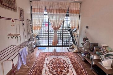 JB Bukit Kempas / Jalan Bukit Kempas /Double Storey Bungalow House /swimming pool