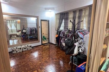 JB Bukit Kempas / Jalan Bukit Kempas /Double Storey Bungalow House /swimming pool