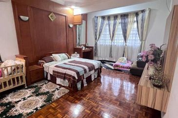 JB Bukit Kempas / Jalan Bukit Kempas /Double Storey Bungalow House /swimming pool