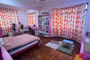 JB Bukit Kempas / Jalan Bukit Kempas /Double Storey Bungalow House /swimming pool