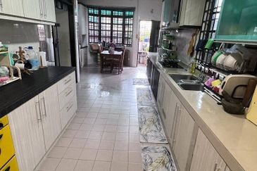 JB Bukit Kempas / Jalan Bukit Kempas /Double Storey Bungalow House /swimming pool