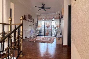 JB Bukit Kempas / Jalan Bukit Kempas /Double Storey Bungalow House /swimming pool