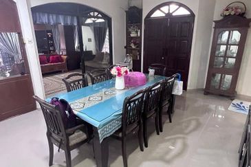 JB Bukit Kempas / Jalan Bukit Kempas /Double Storey Bungalow House /swimming pool