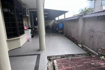 JB Bukit Kempas / Jalan Bukit Kempas /Double Storey Bungalow House /swimming pool