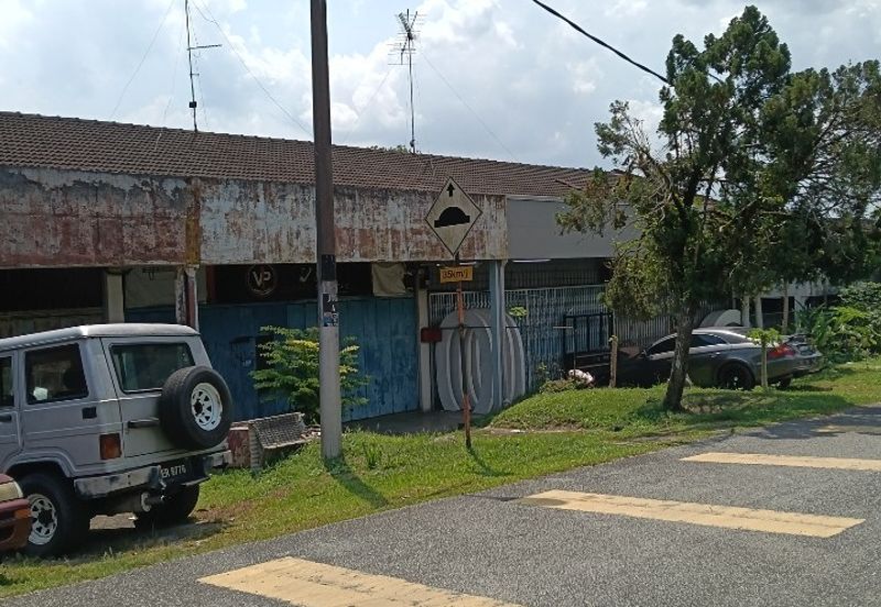 Kulai / Jalan temenggong / Single shoplot