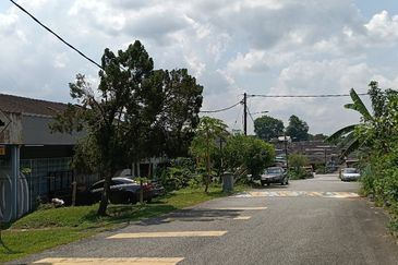 Kulai / Jalan temenggong / Single shoplot