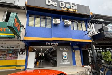 JB Persiaran Perling / Double Storey Shoplot /Facing main road 