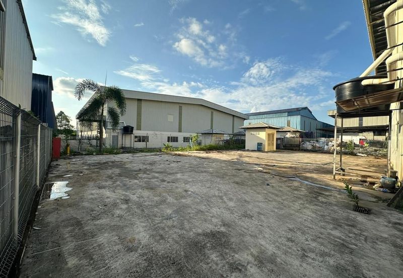 Kulai Senai / Jalan Idaman / 2 Storey semi d factory  Light Industry / Unblock view 