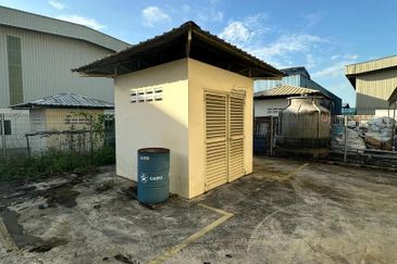 Kulai Senai / Jalan Idaman / 2 Storey semi d factory  Light Industry / Unblock view 
