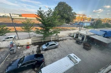 Kulai Senai / Jalan Idaman / 2 Storey semi d factory  Light Industry / Unblock view 