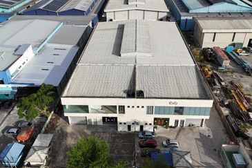 Kulai Senai / Jalan Idaman / 2 Storey semi d factory  Light Industry / Unblock view 