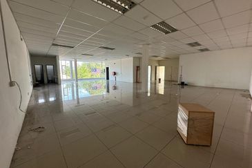 Kulai Senai / Jalan Idaman / 2 Storey semi d factory  Light Industry / Unblock view 