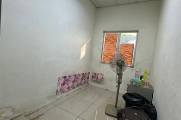 Kulai Senai / Jalan Idaman / 2 Storey semi d factory  Light Industry / Unblock view 