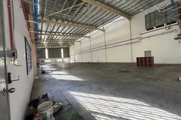 Kulai Senai / Jalan Idaman / 2 Storey semi d factory  Light Industry / Unblock view 