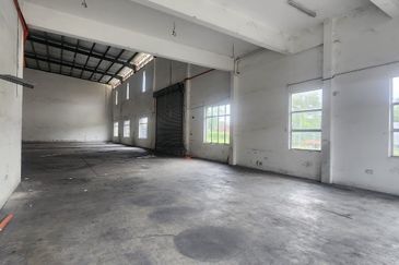 Ulu Tiram / Desa Cemerlang / Jln Desa Tropika /Cluster factory Corner /Medium Industrial