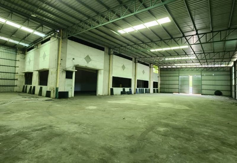 Ulu Tiram /Desa cemerlang / Jln Makmur /Semi D factory ✅ Corner unit