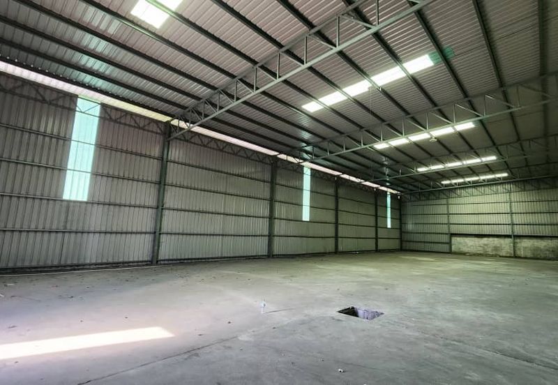 Ulu Tiram /Desa cemerlang / Jln Makmur /Semi D factory ✅ Corner unit