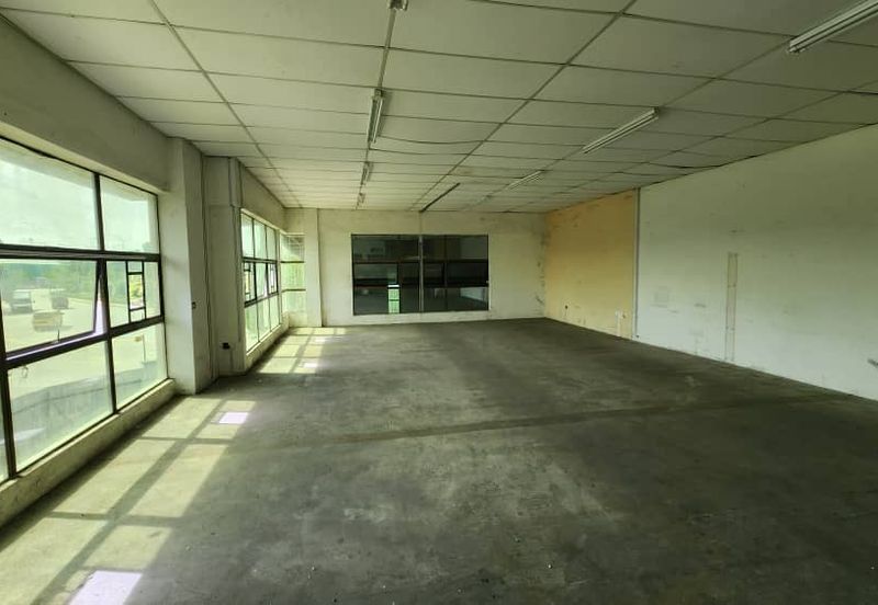 Ulu Tiram /Desa cemerlang / Jln Makmur /Semi D factory ✅ Corner unit