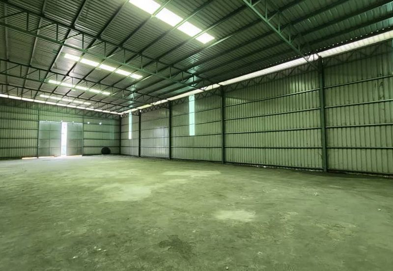 Ulu Tiram /Desa cemerlang / Jln Makmur /Semi D factory ✅ Corner unit