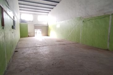 Kulai Taman Mewah / Mas (Jalan Selendang) - Single Storey Terrace Factory (Shoplot Title)