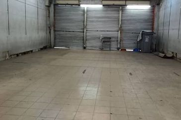 Kulai Street - Jalan Ismain -Double Storey Shoplot facing main road古来大街双层店出租