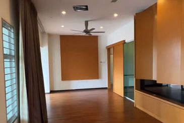 JB Perling / Taman Amira @ Double Storey Semi D (2 Adjoining Units) Intermediate lot + Corner lot