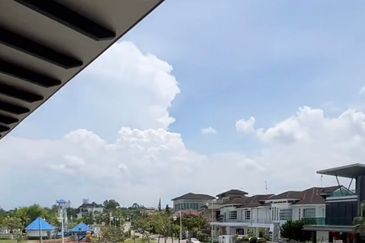 JB Perling / Taman Amira @ Double Storey Semi D (2 Adjoining Units) Intermediate lot + Corner lot