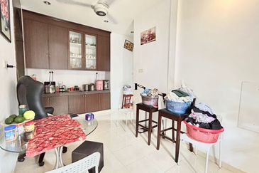 JB Taman Kolam Air / Jalan Sepui / 2 Storey Bangalow / 水塘路 独立式洋房