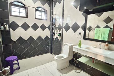 JB Taman Kolam Air / Jalan Sepui / 2 Storey Bangalow / 水塘路 独立式洋房