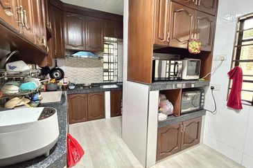 JB Taman Kolam Air / Jalan Sepui / 2 Storey Bangalow / 水塘路 独立式洋房