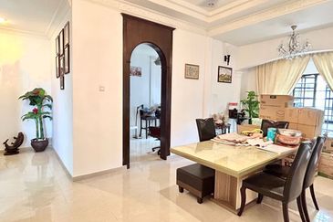 JB Taman Kolam Air / Jalan Sepui / 2 Storey Bangalow / 水塘路 独立式洋房