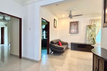 JB Taman Kolam Air / Jalan Sepui / 2 Storey Bangalow / 水塘路 独立式洋房