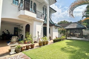 JB Taman Kolam Air / Jalan Sepui / 2 Storey Bangalow / 水塘路 独立式洋房