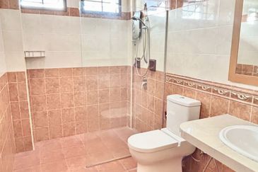 JB Taman Kolam Air / Jalan Sepui / 2 Storey Bangalow / 水塘路 独立式洋房