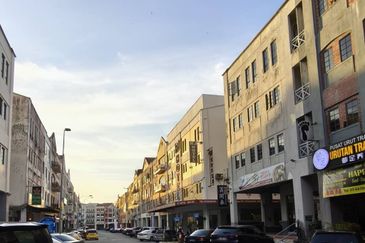 Kulai - Bandar Indahpura / Jalan Kenanga 29/6  -  4 Storey Shop Office - Endlot