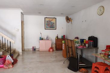 JB Taman Johor Jaya / Double Storey Terrace House 