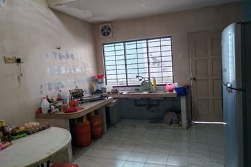 JB Taman Johor Jaya / Double Storey Terrace House 