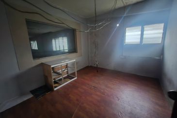 Kulai Taman Mewah (Jalan Selendang) - Single Storey Terrace Factory End Lot