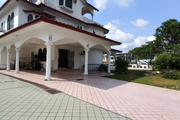 JB Town Taman Iskandar / Jalan Sultana Rogayah / 2.5 Storey Corner Bungalow 