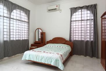 JB Town Taman Iskandar / Jalan Sultana Rogayah / 2.5 Storey Corner Bungalow 