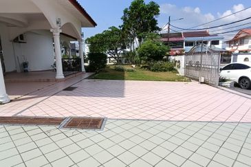 JB Town Taman Iskandar / Jalan Sultana Rogayah / 2.5 Storey Corner Bungalow 