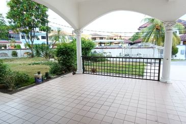 JB Town Taman Iskandar / Jalan Sultana Rogayah / 2.5 Storey Corner Bungalow 