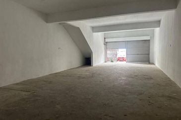 Kulai Taman Putri Kulai / Sri Putri 2 / Double Storey Shoplot