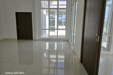 Kulai IOI Bandar Putra/ Bougain Villa / Double Storey Bungalow
