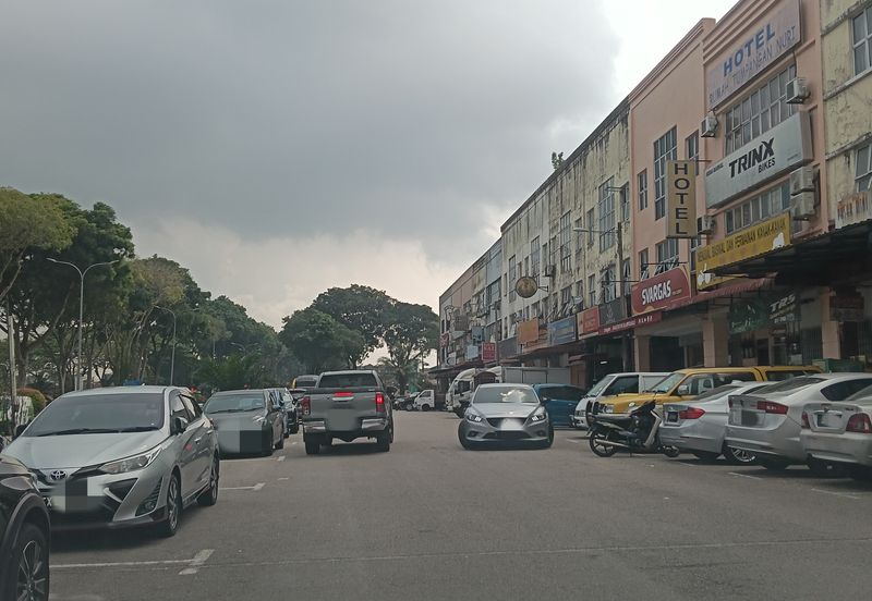 Kulai Bandar Putra / Jalan Kenari 21 / 3 Storey Shoplot (2 Unit) Unblock View 