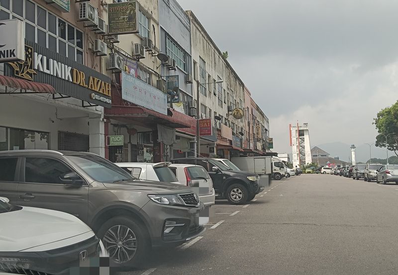 Kulai Bandar Putra / Jalan Kenari 21 / 3 Storey Shoplot (2 Unit) Unblock View 