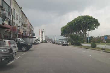 Kulai Bandar Putra / Jalan Kenari 21 / 3 Storey Shoplot (2 Unit) Unblock View 