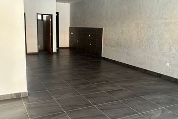 Kulai  Taman Bukit Seni / Jalan bukit seni /  Three Storey Terrace House 